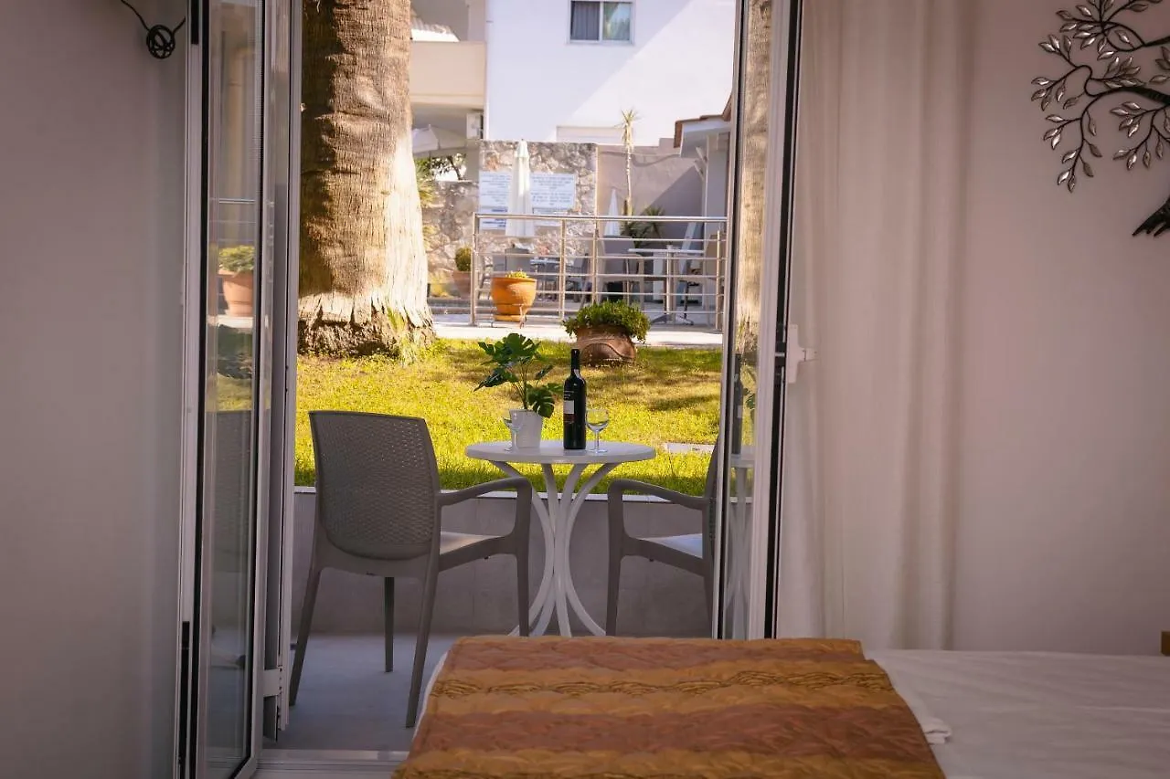 ***  Sarantis Hotel Hanioti Greece