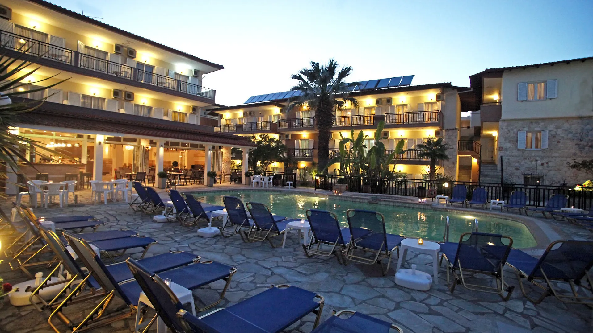 Sarantis Hotel Chaniotis 3*,